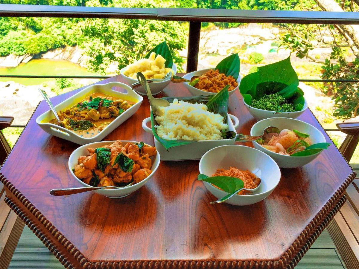 Aqua Exotica Wellness Retreat Hotel กัมโปลา ภายนอก รูปภาพ